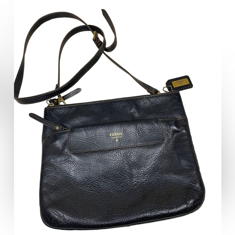 Fossil Issue No. 1954 Black Crossbody Bag black pebbled leather